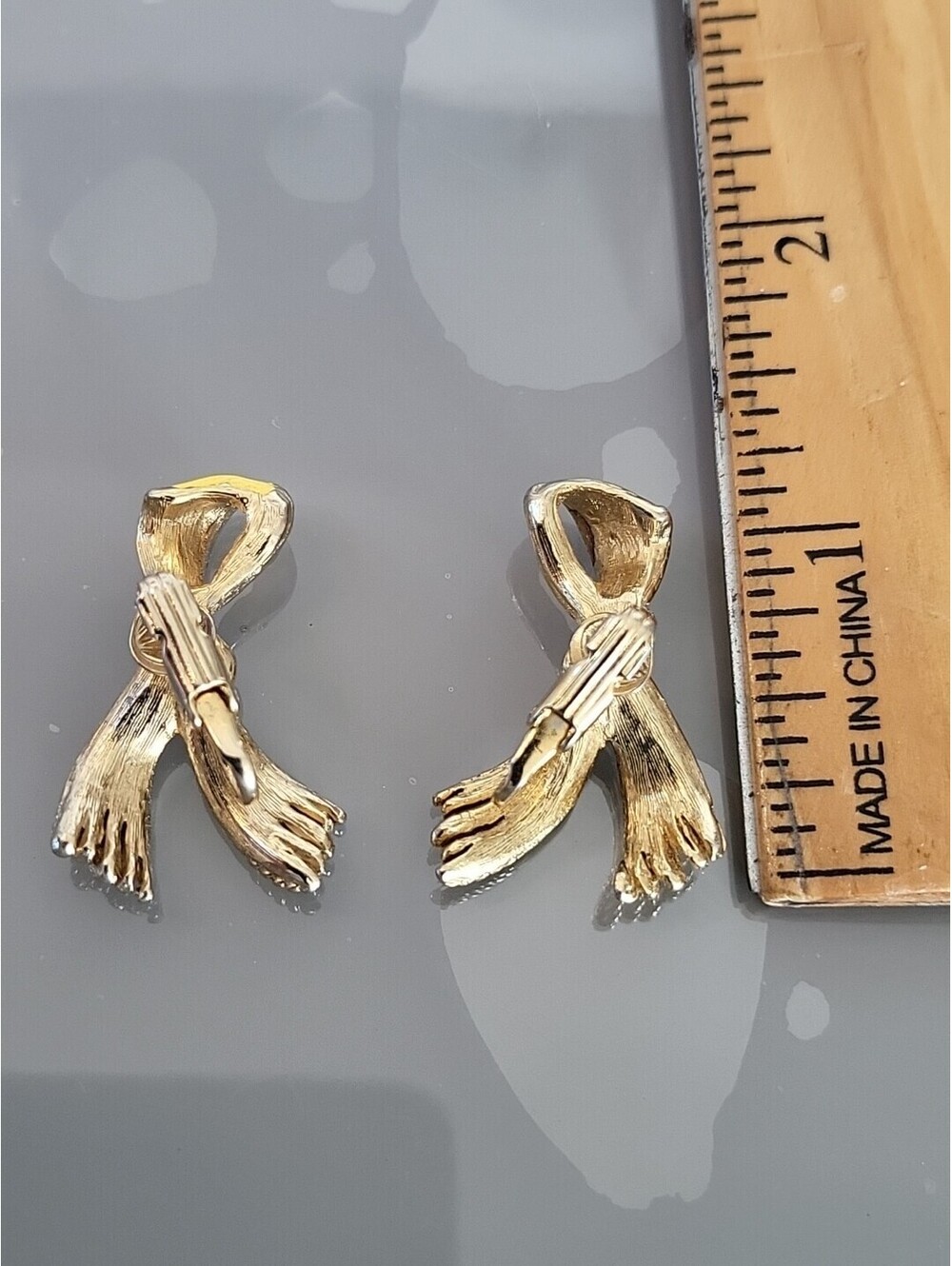 Vintage Gold Tone Yellow Scarf Enamel Ornate Clip-On Earrings Beautiful K46 - Picture 8 of 9